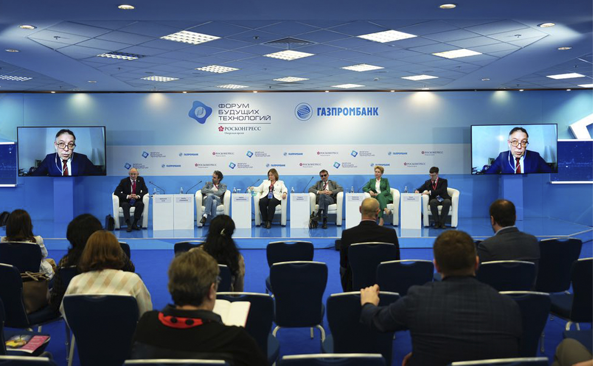 Михаил Самсонов рассказал о препаратах «Р-Фарм» на Форуме будущих технологий